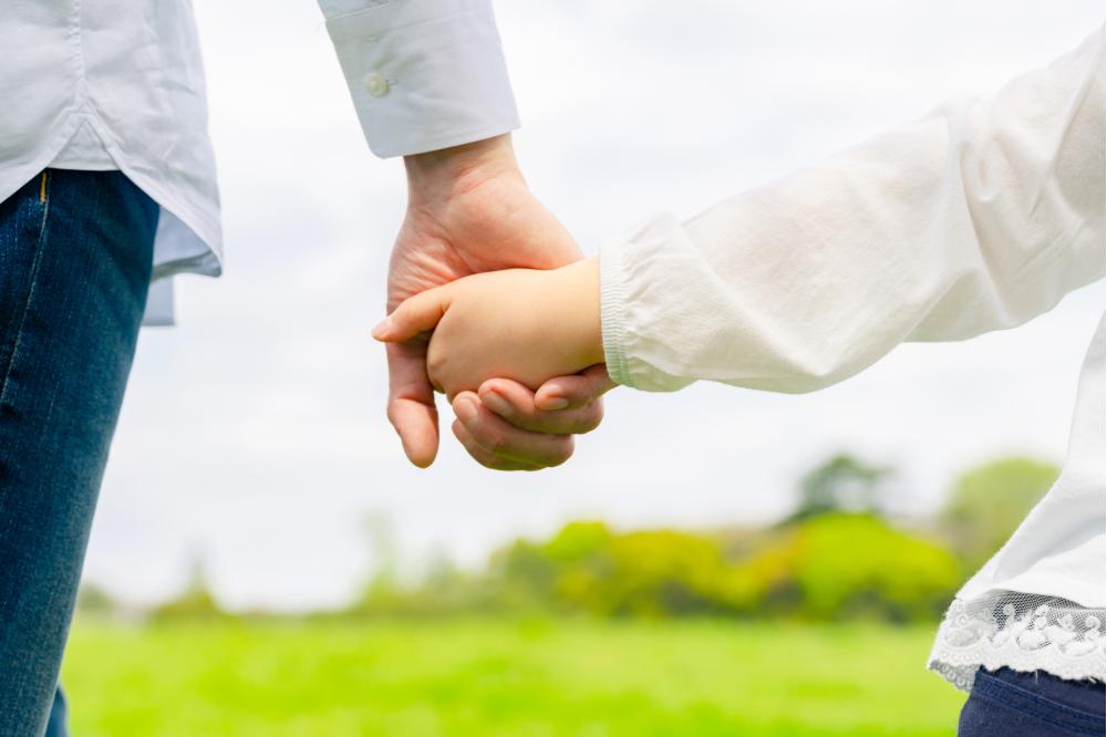 手をつなぐ
